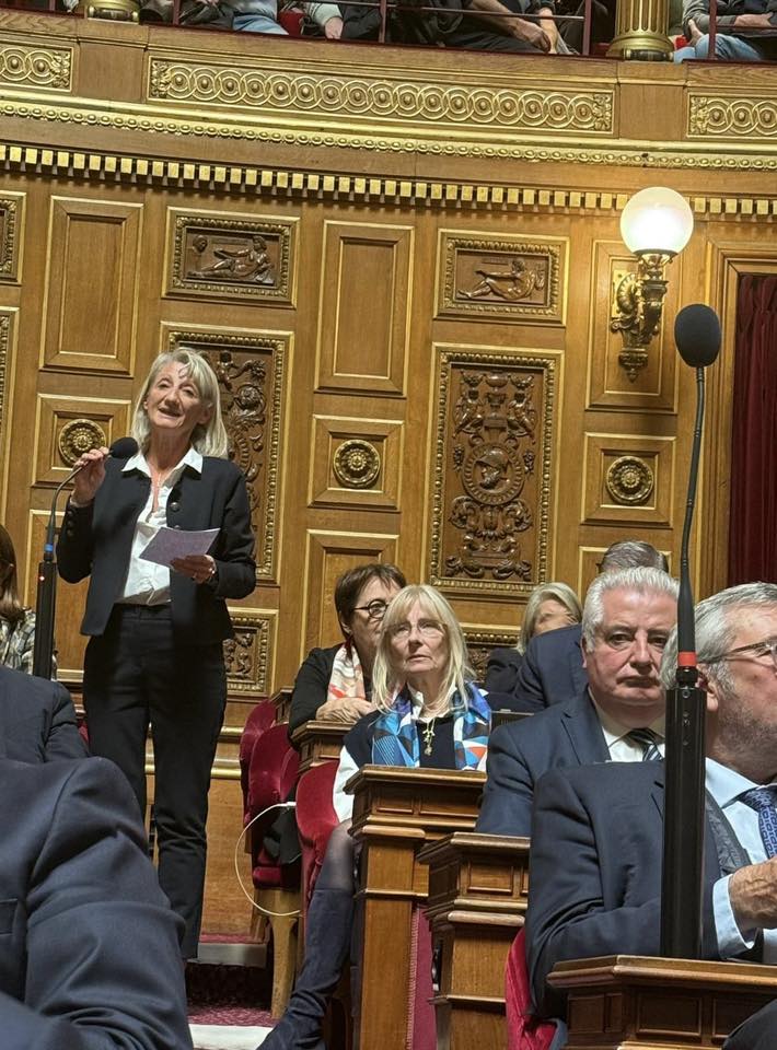 Ma première immersion au <a href="/Senat/">Sénat</a> le 5/11 avec une pensée émue pour notre ami Gilbert Bouchet.
J’ai eu aussi l’honneur de présenter au <a href="/gouvernementFR/">Gouvernement</a> une question d’actualité à propos de la folie fiscale érigée par le Gouvernement comme le remède à tous les maux de notre pays…
