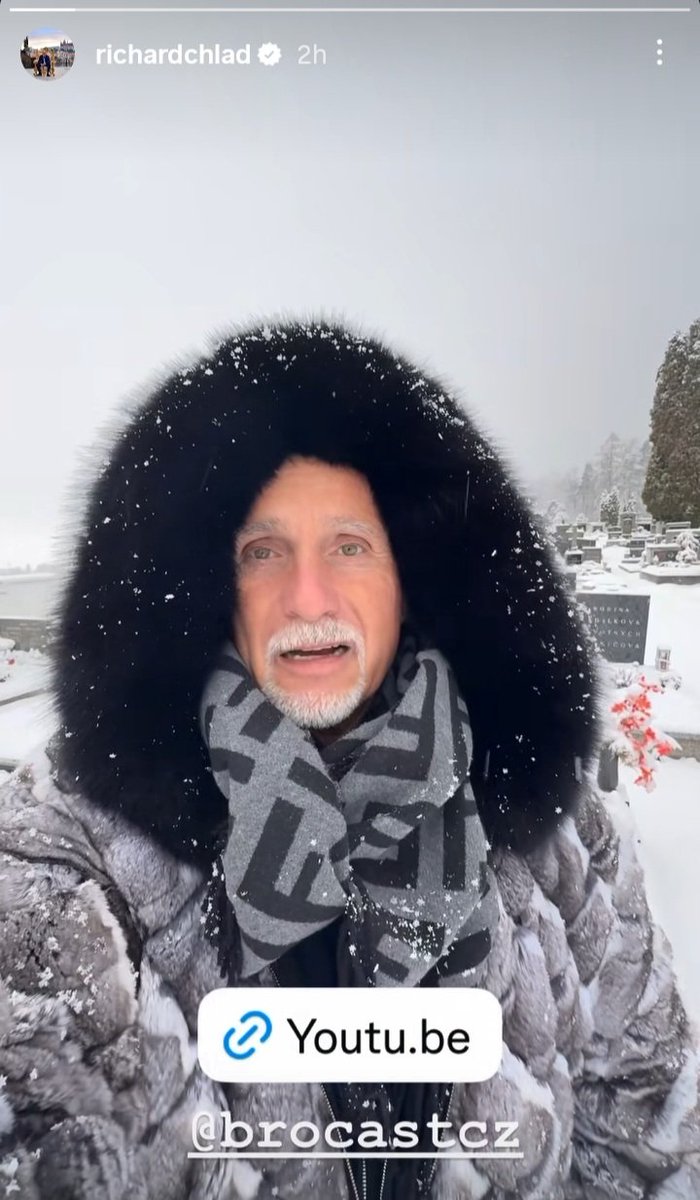 SlavekBoura's tweet photo. Lidi z Prahy když nasněží 2cm https://t.co/NsbAlgruAV