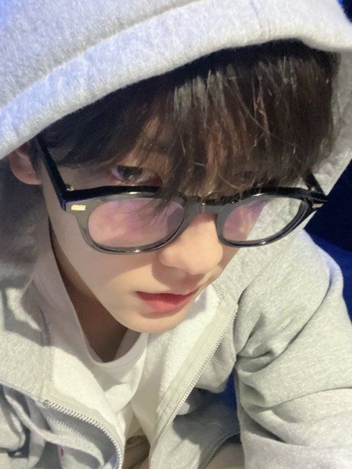 i3s00bi's tweet image. the glasses &amp;amp; this specific angle