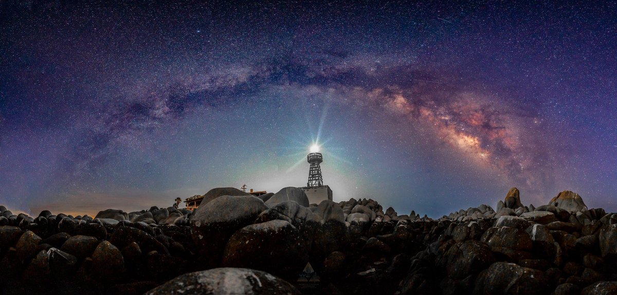 Arco de vía láctea sobre el faro de “Punta pelícano” Puerto Peñasco, SONORA🌵

Vía: <a href="/GGerardox2/">Gerardo L Gerardo-Fotografia</a>.
