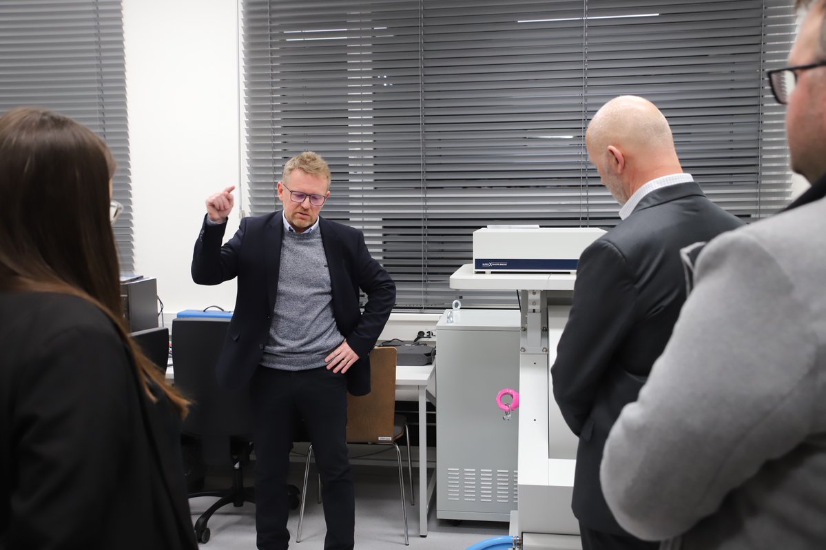 vsbtuo's tweet image. Zástupci Ministerstva životního prostředí, Státního fondu životního prostředí ČR i Ministerstva pro místní rozvoj navštívili živé laboratoře projektu #REFRESH.
Setkání proběhlo v návaznosti na mid-term evaluaci projektů programu Spravedlivá transformace v Ostravě.