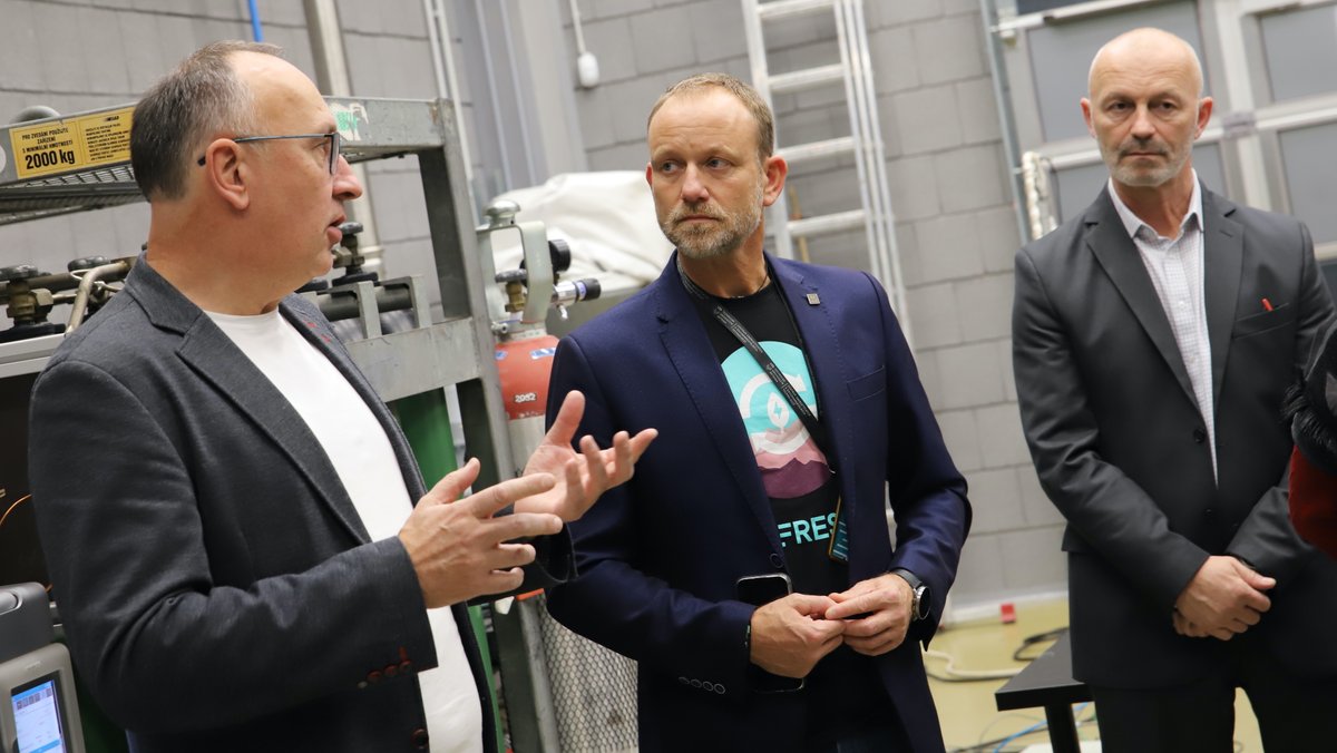 vsbtuo's tweet image. Zástupci Ministerstva životního prostředí, Státního fondu životního prostředí ČR i Ministerstva pro místní rozvoj navštívili živé laboratoře projektu #REFRESH.
Setkání proběhlo v návaznosti na mid-term evaluaci projektů programu Spravedlivá transformace v Ostravě.