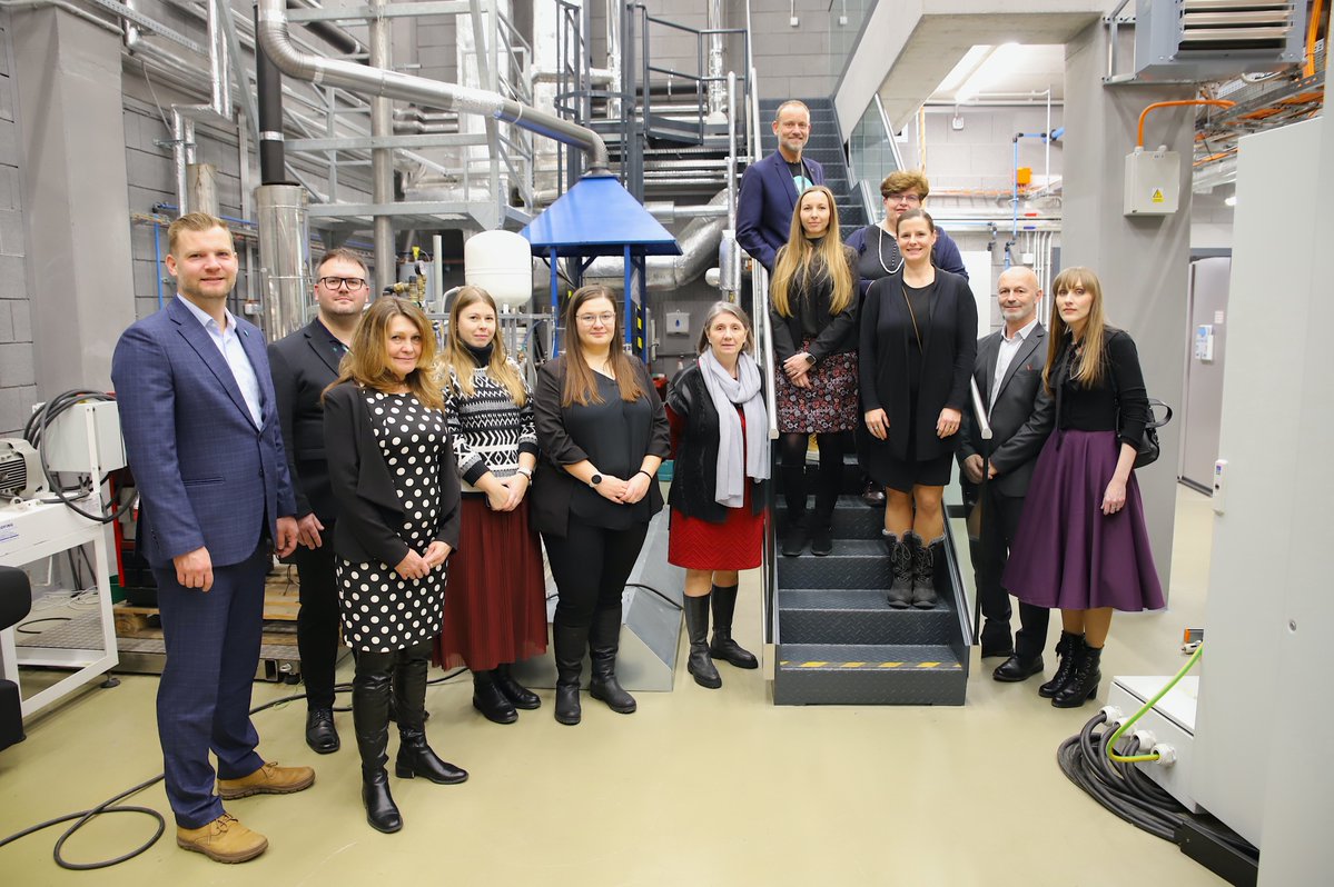 vsbtuo's tweet image. Zástupci Ministerstva životního prostředí, Státního fondu životního prostředí ČR i Ministerstva pro místní rozvoj navštívili živé laboratoře projektu #REFRESH.
Setkání proběhlo v návaznosti na mid-term evaluaci projektů programu Spravedlivá transformace v Ostravě.