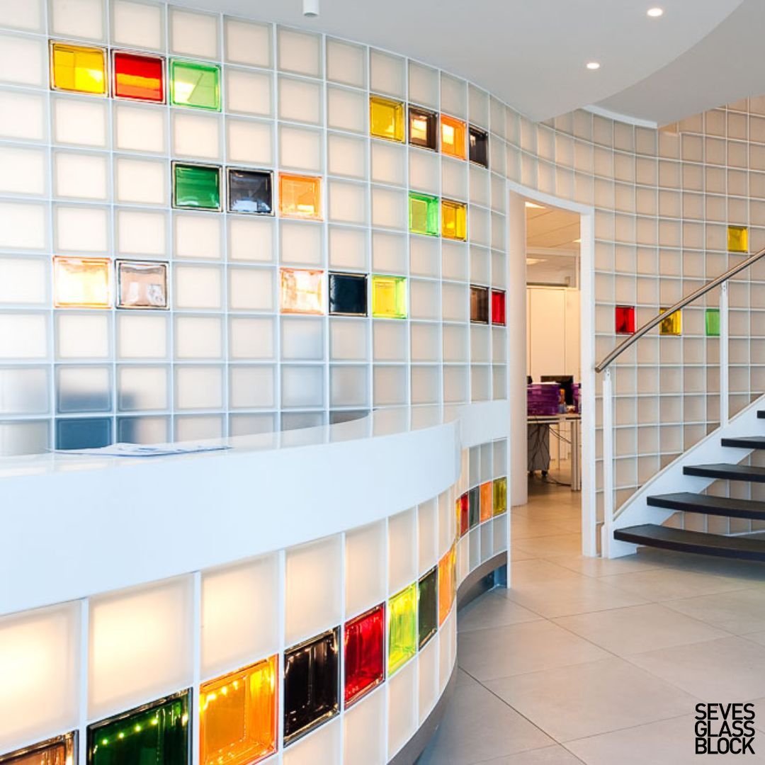SevesGlassIncUS's tweet image. 🎨 Bring color and creativity to your midweek projects with the Mendini Collection. Perfect for feature walls, showers, or commercial spaces.

👉 Explore → bit.ly/4plXaVb

#Mendini #ColorfulDesign #GlassBlockArt #ArchitecturalInspo #InteriorDesign