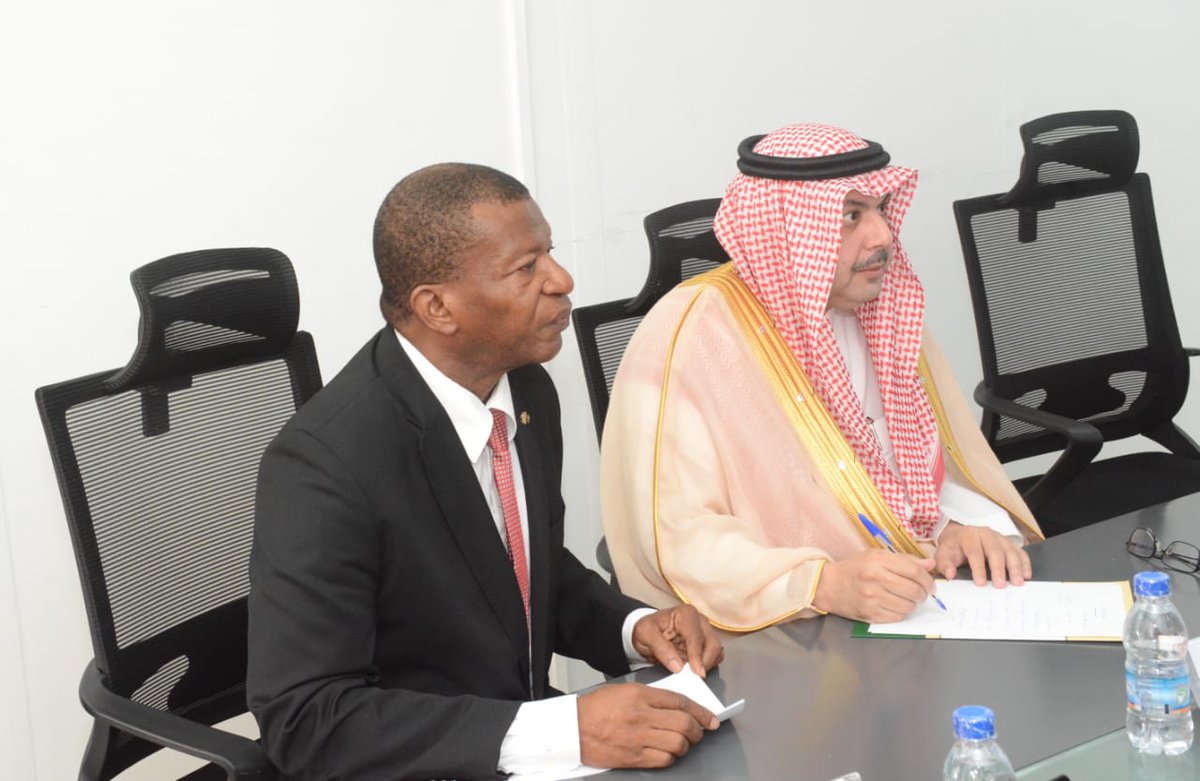 MINCOM_CI's tweet image. Le Ministre Amadou Coulibaly a reçu l’Ambassadeur d’Arabie Saoudite pour évoquer la participation ivoirienne au Red Sea Film Festival. Les échanges ont porté sur les opportunités culturelles et la coopération entre les deux pays.
#CommunicationCI #DiplomatieCulturelle #MICOM