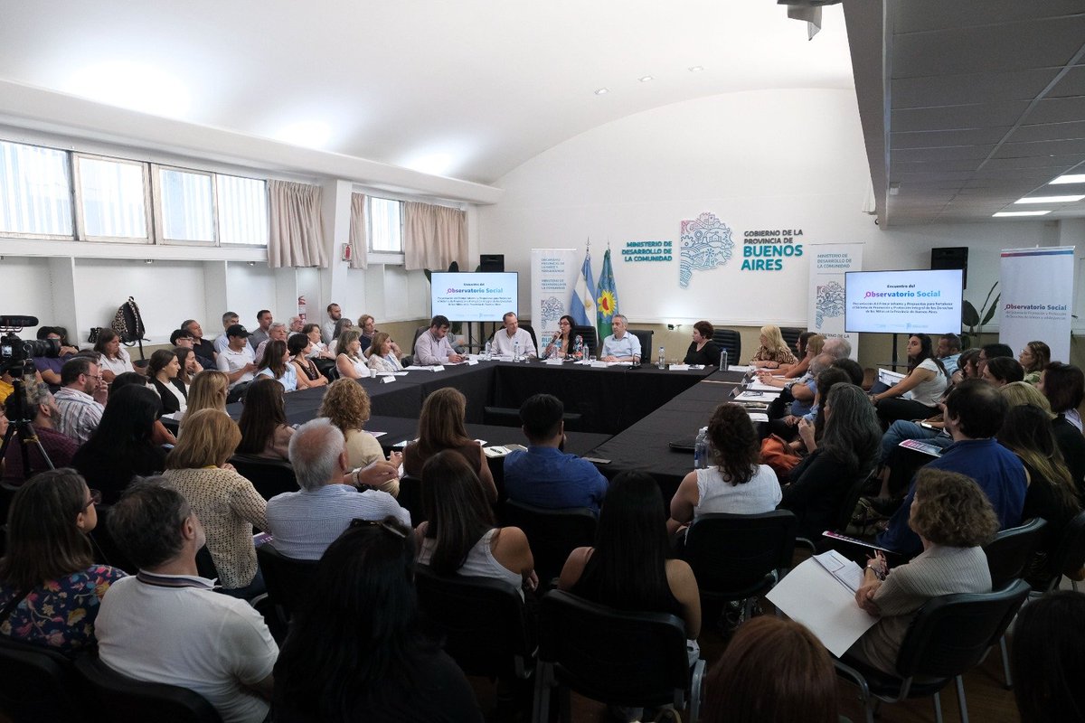 larroqueandres's tweet photo. Junto a @andreacaceres81, @knazabal y los miembros del Observatorio Social de Niñeces y Adolescencias presentamos el primer informe sobre el estado del sistema de protección y promoción de derechos, un insumo fundamental para avanzar en el fortalecimiento y mejora de políticas públicas destinadas a niños y jóvenes bonaerenses.

En un contexto en el que se han recortado programas nacionales, desde la Provincia construimos estrategias comunitarias que den respuesta a las necesidades de los chicos y garanticen más oportunidades y un mejor futuro.