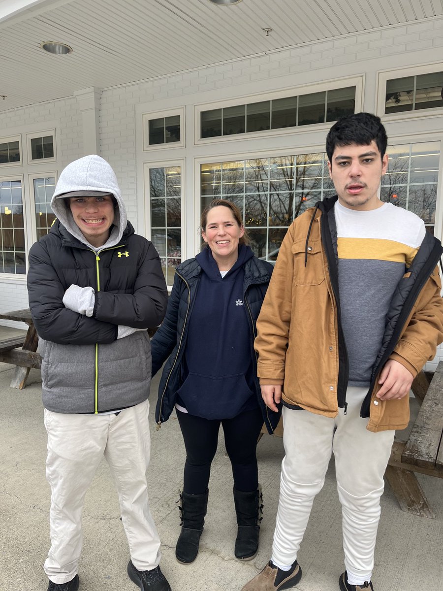 GreystonePrgrms's tweet image. Another successful year of Adams Fairacre Farms, Inc.  Thanksgiving meal pickups and deliveries to our homes!

Wishing everyone a warm and festive start to the holiday season!

#greystoneprograms