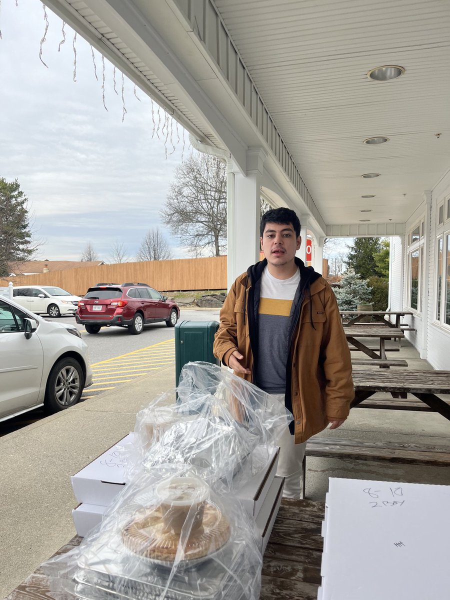 GreystonePrgrms's tweet image. Another successful year of Adams Fairacre Farms, Inc.  Thanksgiving meal pickups and deliveries to our homes!

Wishing everyone a warm and festive start to the holiday season!

#greystoneprograms
