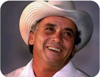 A consecuencia de un accidente de tránsito, fallece el cantante pinareño Polo Montañez. 
26/11/2002

#CubaEsCultura