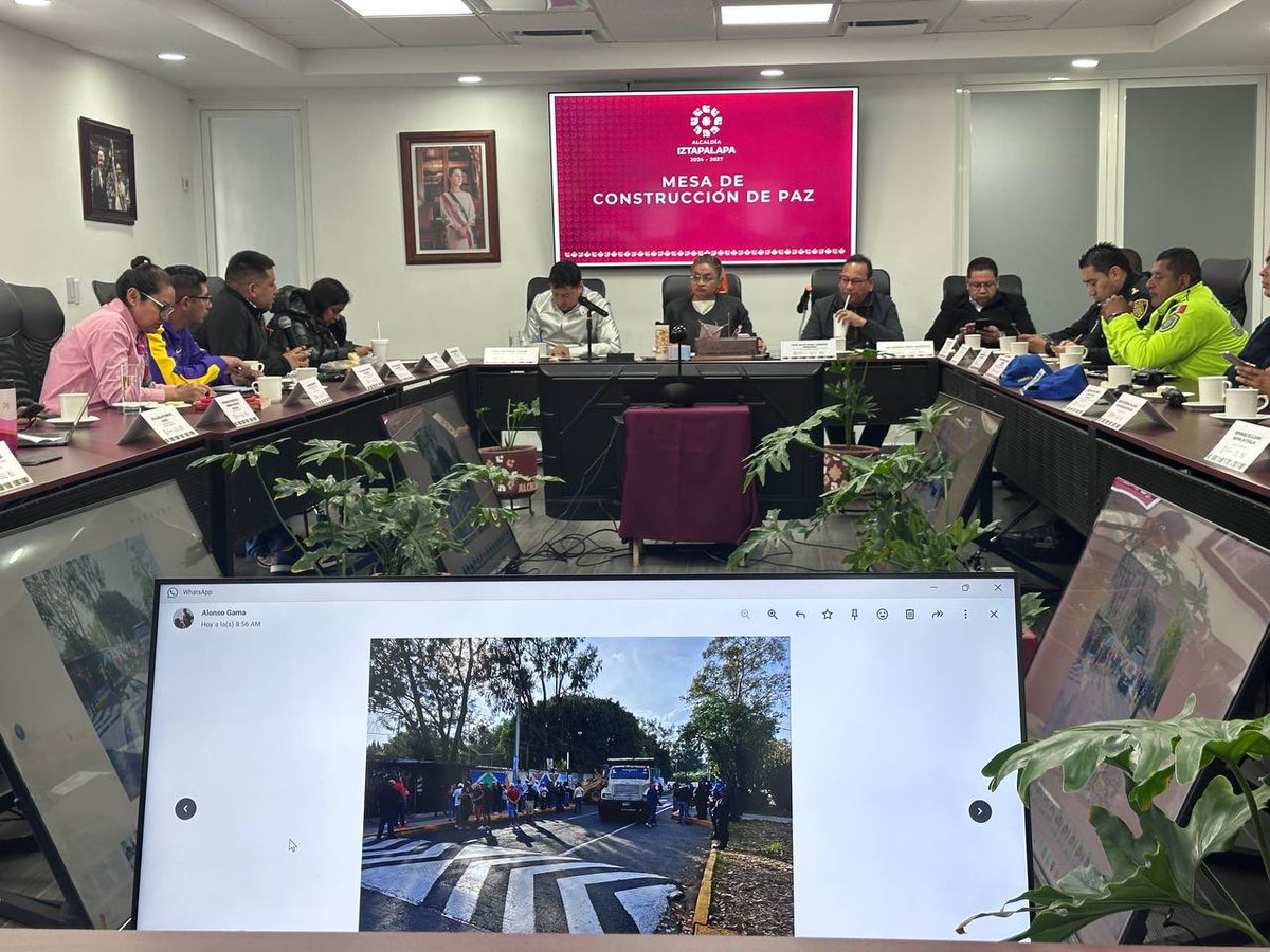 En Bachilleres 6, en la unidad habitacional "Vicente Guerrero", retiramos puestos ambulantes de las  banquetas y ordenamos  la vía pública; 
se recolectaron 30 toneladas de basura y  monstrencos. 
Seguimos recuperando  nuestros espacios públicos para mejorar la seguridad de la