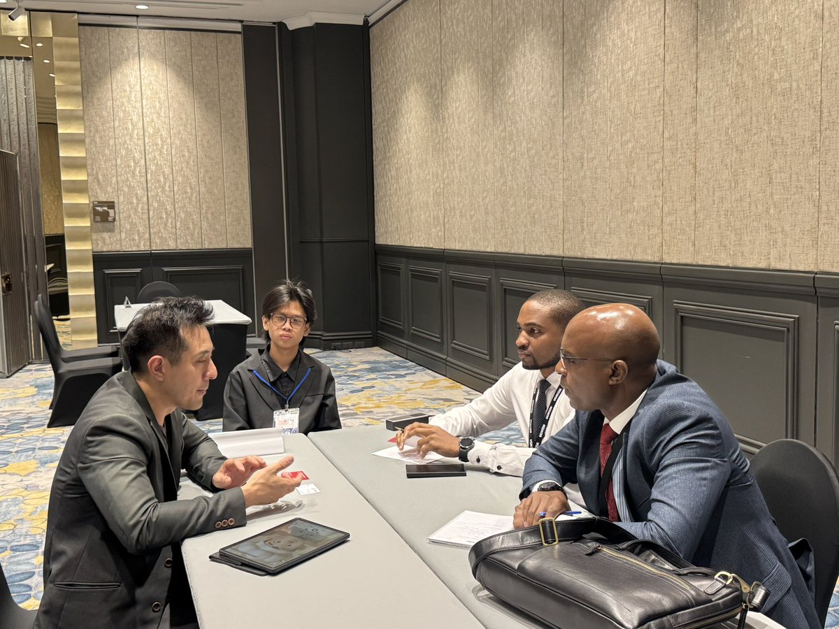 MoICT_Ug's tweet image. On the sidelines of the #UgandaThailandForum B2B meetings, @MoICT_Ug, together with Ugandan ICT companies, engaged with various IT firms to explore potential areas of collaboration, including ICT innovation, AI, and Cybersecurity