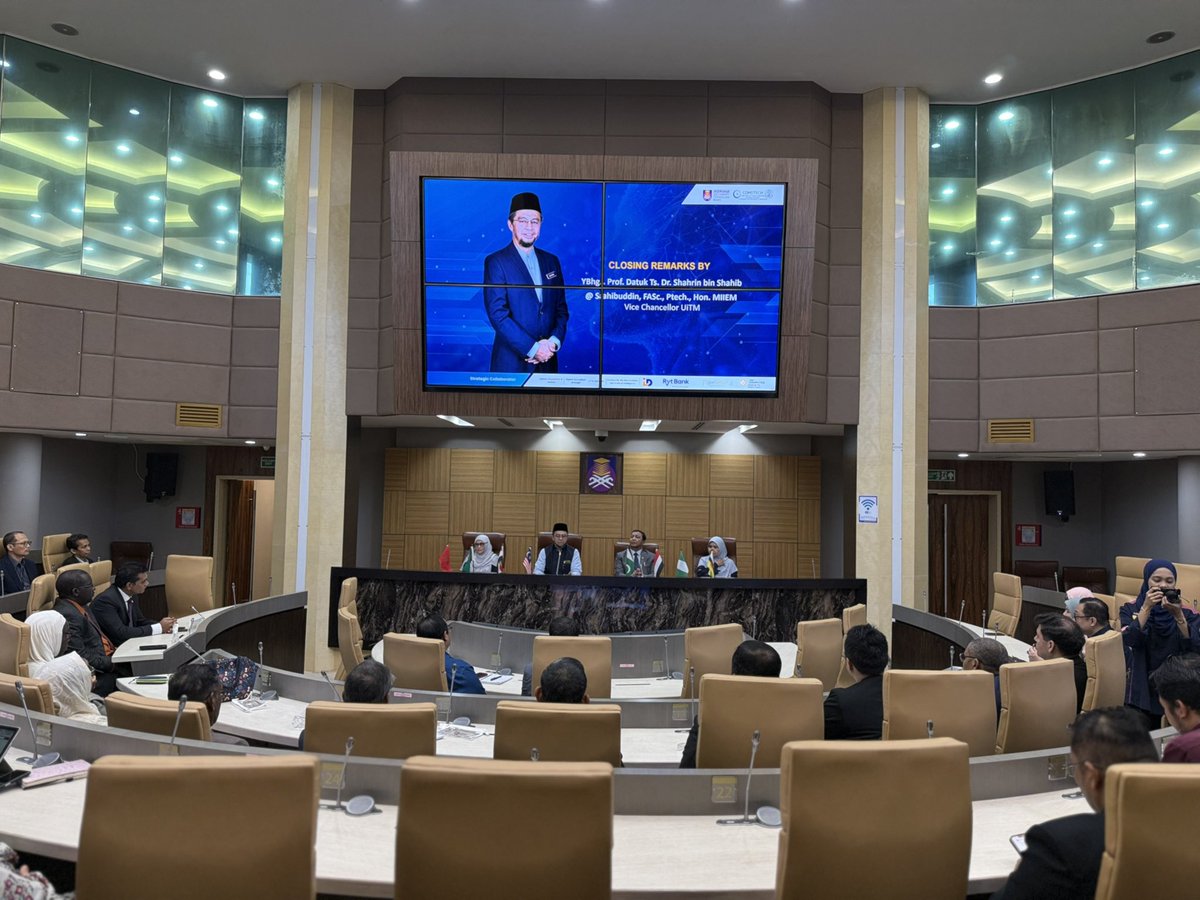Petang Rabu 26 November, menghadiri majlis penutup UiTM-COMSTECH Signature Program: Artificial Intelligence, Cyber Security &amp; Disruptive Technology yang telah berlangsung selama 3 hari.

Globally Renowned, Locally Rooted
دمي اڬام بڠسا دان تانه اير
اوسها تقوى موليا