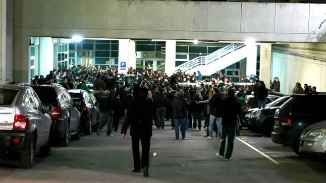 Pao_Press's tweet image. Δεν είναι η πρώτη φορά που ο Ζοτς υπέβαλε παραίτηση μέσα στην σεζόν.

Συνέβη κάποτε...και κάποιοι μαζεύτηκαν καπάκια απόγευμα καθημερινής για να ξεκαθαρίσουν πως βάζουν πλάτη, κανένας δεν θα πετάξει τις φανέλες και δεν έχει να πάει πουθενά☘️

#paobc