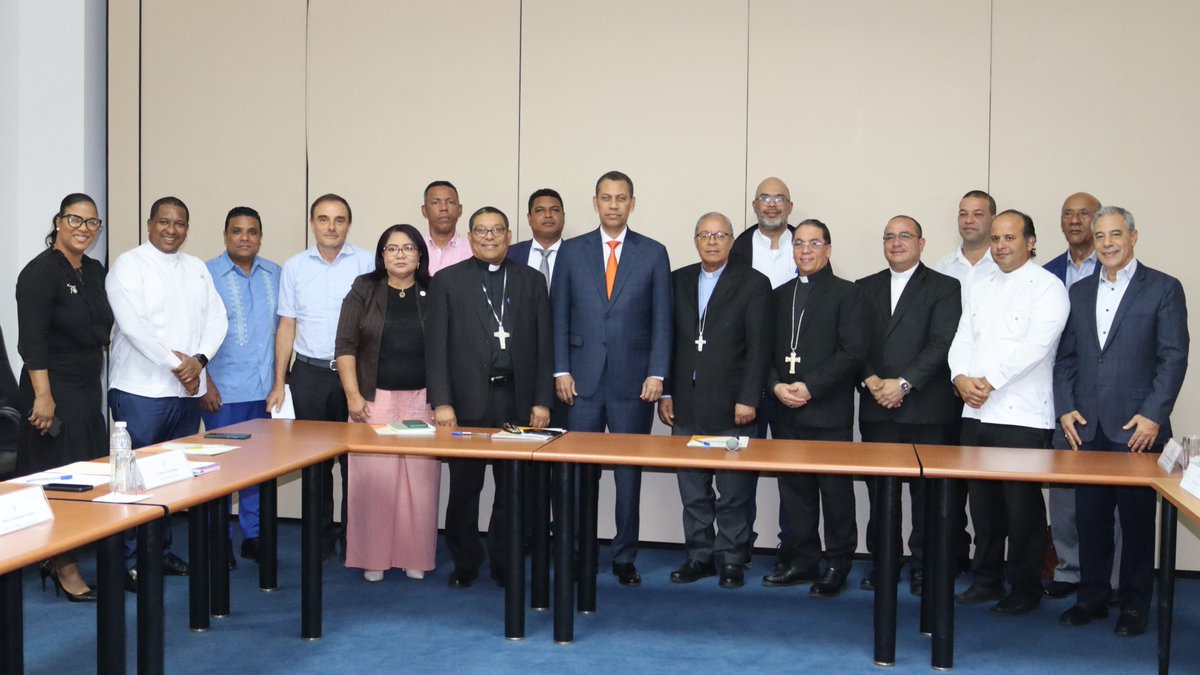 EpiscopadoRD's tweet image. ¡Fuimos sede del encuentro de la Unión Dominicana de Emisoras Católicas (Udeca) con el Dr. Guido Gómez, presidente de (@IndotelRD)!

Participaron obispos, directores, representantes de emisoras y canales católicos del país🇩🇴, con el propósito de dialogar temas de interés común.