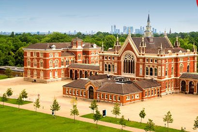 BladeoftheS's tweet photo. Nigel Farage went to Dulwich college which charges £55,155 a year.

He then went on to be a Stock Trader like Rishi Sunak, he has never worked a day in his life. https://t.co/bMyGDYPPoD