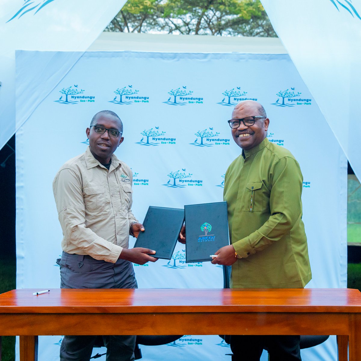 ARCOSNetwork's tweet image. We are excited to announce that @ARCOSNetwork signed a Memorandum of Understanding (MoU) with @nyandungupark , Kigali’s flagship restored urban wetland and eco-tourism site. This partnership marks a significant step to  keep promoting nature-based solutions in urban landscapes.