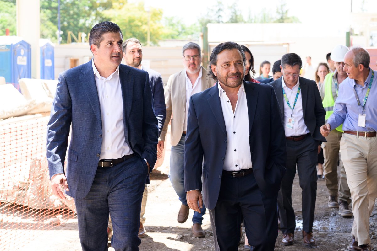 🛫#SALTA – IMPORTANTES AVANCES EN LA AMPLIACIÓN DEL AEROPUERTO

Los trabajos de ampliación en el Aeropuerto de Salta alcanzaron un avance del 50%, anunciaron hoy @ketchibachian, CEO de #AeropuertosArgentina y <a href="/GustavoSaenzOK/">Gustavo Sáenz</a>, durante una recorrida por la terminal en remodelación.