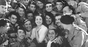 Carmen Sevilla y Gila visitaron a los soldados españoles durante la Guerra de Ifni-Sáhara bit.ly/IfniSahara En #HistoCast charlamos sobre la guerra, la situación de España y sus consecuencias con Rubén Juárez Miranda