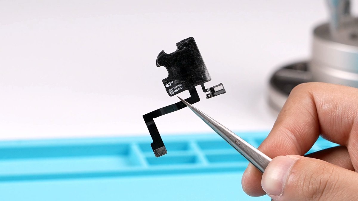 rewatechnology's tweet image. Screen needs replacement on iOS 26? 🔧
And your front sensor flex is broken too… 😰
What’s the right move? 👉 Full solution on REWA YouTube!