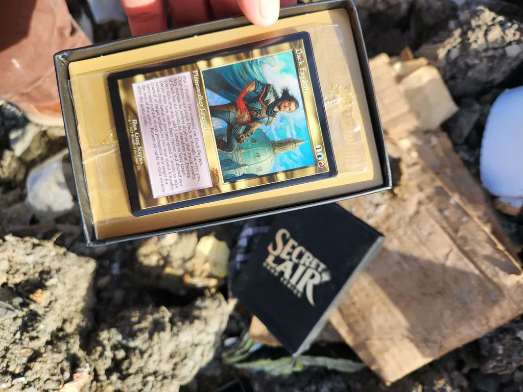 SadPoor's tweet photo. Solo diré que los SL de monster hunter al ser cancelados seguramente ya estaban impresos. Vayan al tiradero de basura de Texas. https://t.co/JuOjTKXO8m