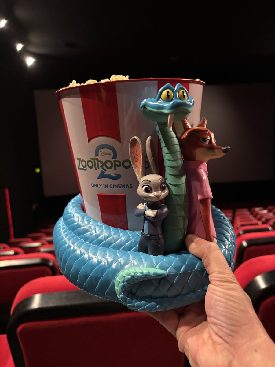 Ready for Zootopia 2 with <a href="/JoellePeerboom/">Joëlle Peerboom</a> 🐰🦊🐍 <a href="/DisneyAnimation/">Disney Animation</a> <a href="/thejaredbush/">Jared Bush</a> <a href="/Pathenederland/">Pathé Nederland</a> 💛 #Zootopia2 #Disney ⭐️