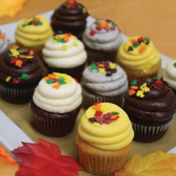 Get your last-minute order in before it’s too late! ➡️ EddasCakeDesigns.com

#EddasCakes #Thanksgiving