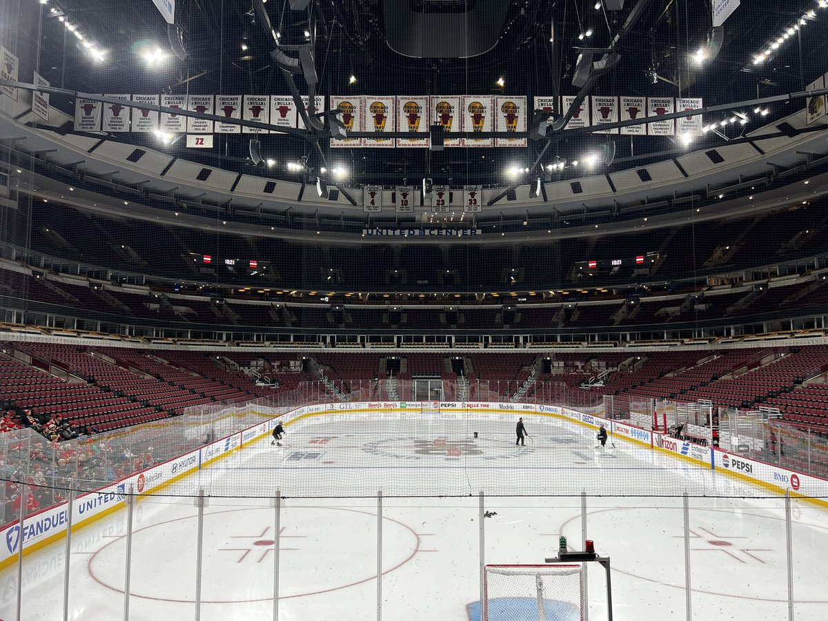 RussoHockey's tweet photo. What a barn https://t.co/5p0brd9C4K