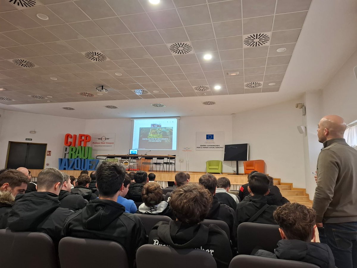 Los alumnos de #Automoción del <a href="/CifpPRV/">CIFP Profesor Raúl Vázquez</a> han tenido la oportunidad de asistir a una charla impartida por #VGED de <a href="/VW_es/">Volkswagen España</a>
Se presentó el programa #Talentia, para estudiantes de #FP en modalidad intensiva, con el objetivo de motivarles a participar y descubrir nuevas oportunidades