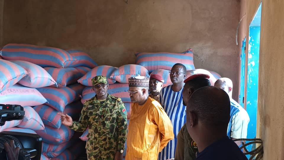 burkina24's tweet image. Camp national de formation des #VDP agricoles : Le ministre nigérien de l'Agriculture et de l'élevage se dit « émerveillé »

burkina24.com
