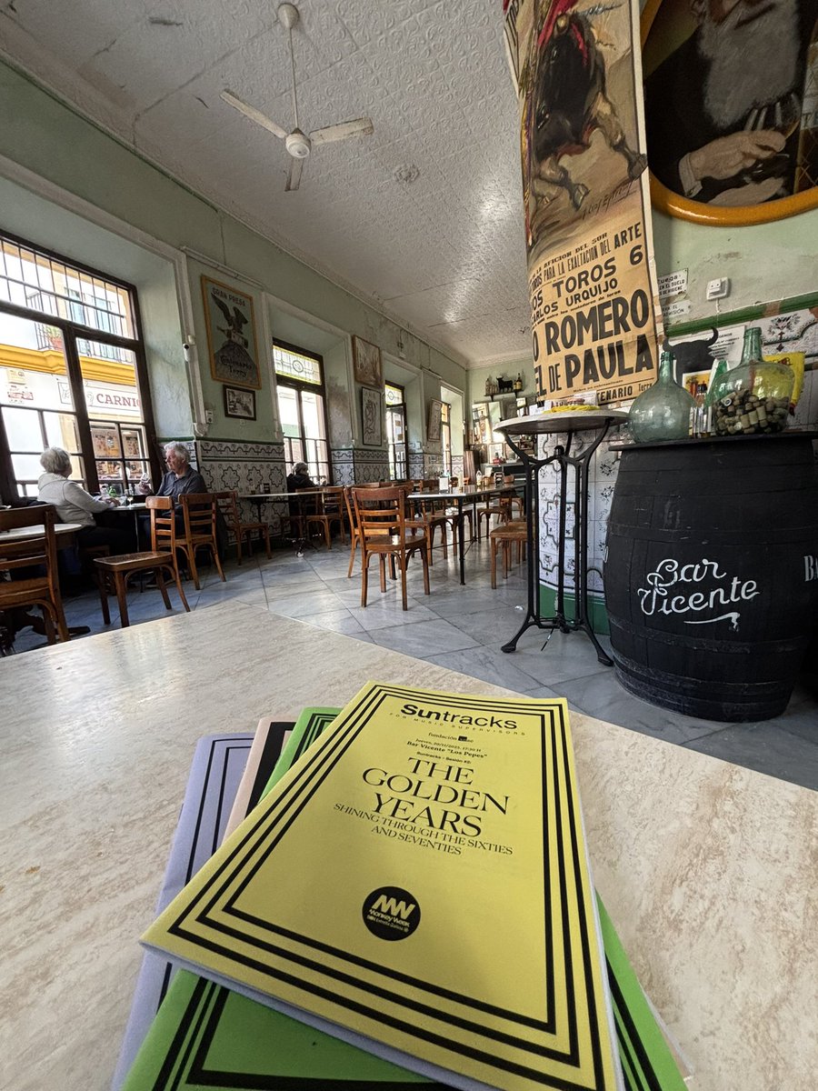 Monkeyweek's tweet photo. Toda una institución en @ElPuerto, el @bar_vicente1 acogió la sesión de Nacho Álvaro de @radio3_rne para #Suntracks, nuestro proyecto junto a Fundación @sgaeactualidad, y El Rancho de Paco Loco @vivaelnoise, con conciertos de Seth @The_Mockers y @MaddeningF 🫶🏻 https://t.co/mTgNRQAd9Z