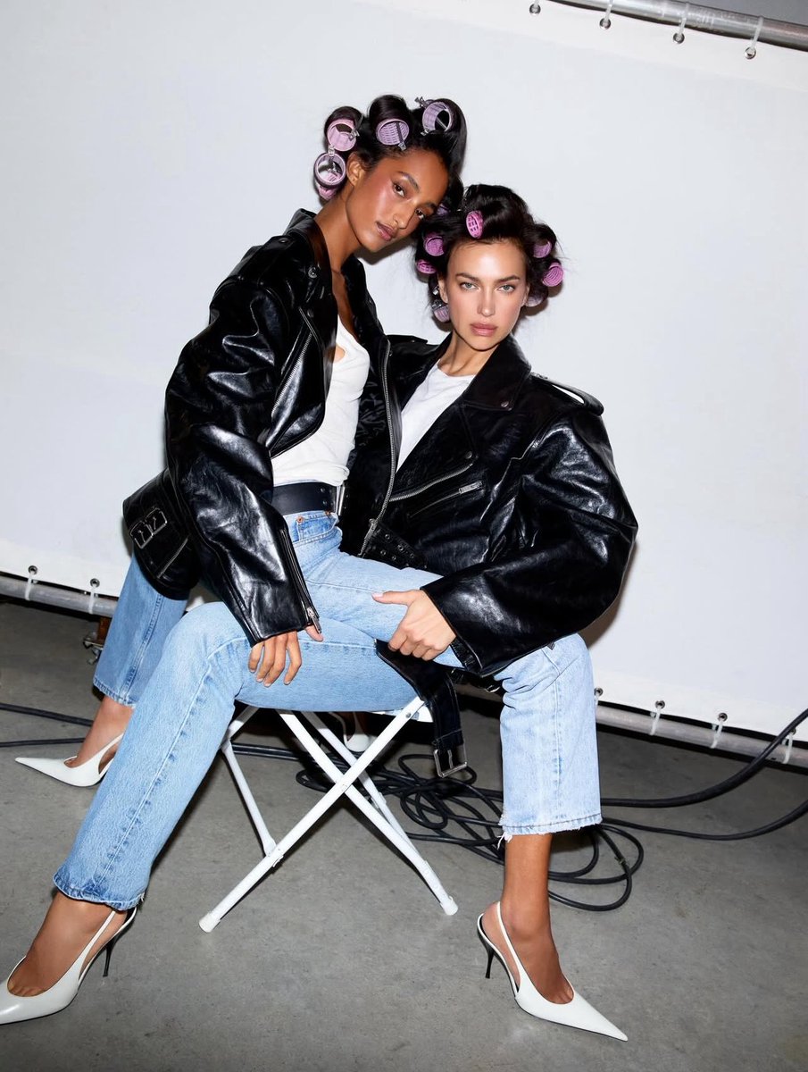 LegendaryLade's tweet image. Models Irina Shayk and Mona Tougaard wearing Saint Laurent SS26 slingbacks!🤍 

Vogue France Dec. 25/Jan. 26 🇫🇷 
Photographed by Carin Backoff. 
Styled by Alastair Mclimm.