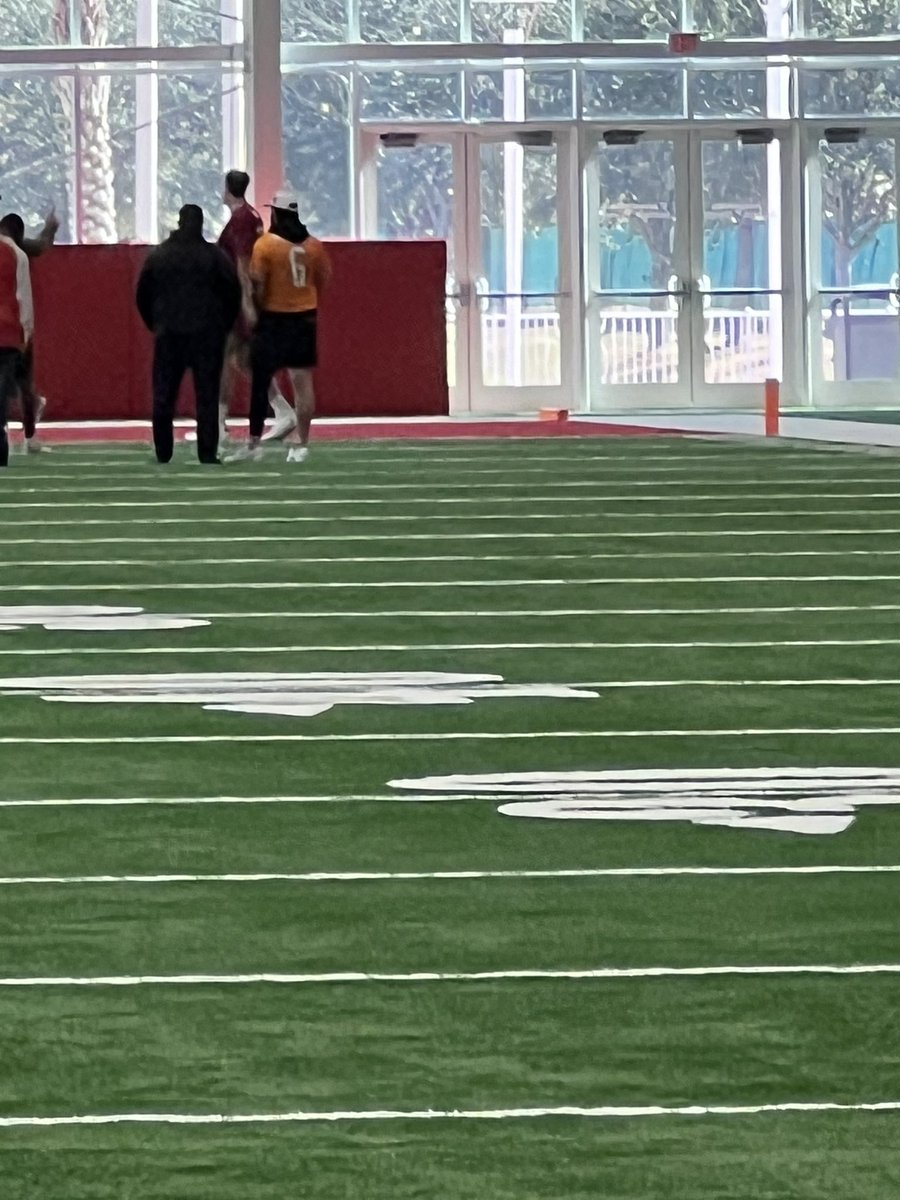 matty4_matera's tweet image. A walkthrough practice was had by the #Bucs today.

Baker Mayfield was there, but mostly just stood around. Jamel Dean chilled, too. 

The other most significant news was Haason Reddick returning. We haven’t seen him at practice in weeks. 

B-Mo, Ben Bredeson and Bucky practiced