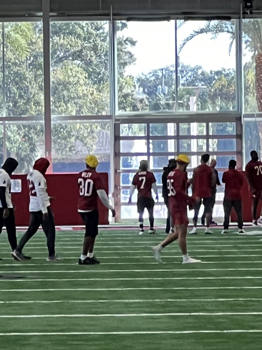 matty4_matera's tweet image. A walkthrough practice was had by the #Bucs today.

Baker Mayfield was there, but mostly just stood around. Jamel Dean chilled, too. 

The other most significant news was Haason Reddick returning. We haven’t seen him at practice in weeks. 

B-Mo, Ben Bredeson and Bucky practiced