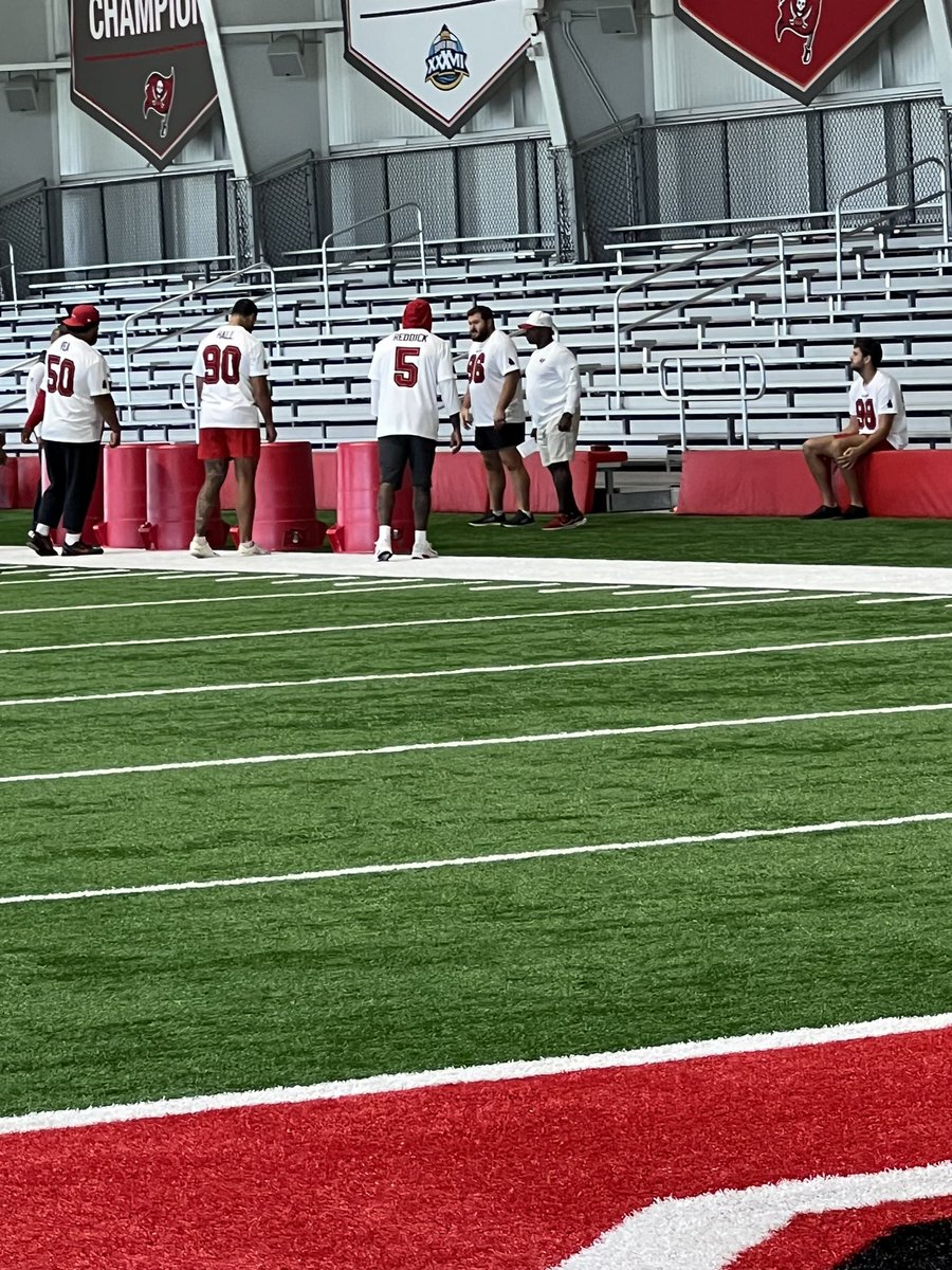 matty4_matera's tweet image. A walkthrough practice was had by the #Bucs today.

Baker Mayfield was there, but mostly just stood around. Jamel Dean chilled, too. 

The other most significant news was Haason Reddick returning. We haven’t seen him at practice in weeks. 

B-Mo, Ben Bredeson and Bucky practiced