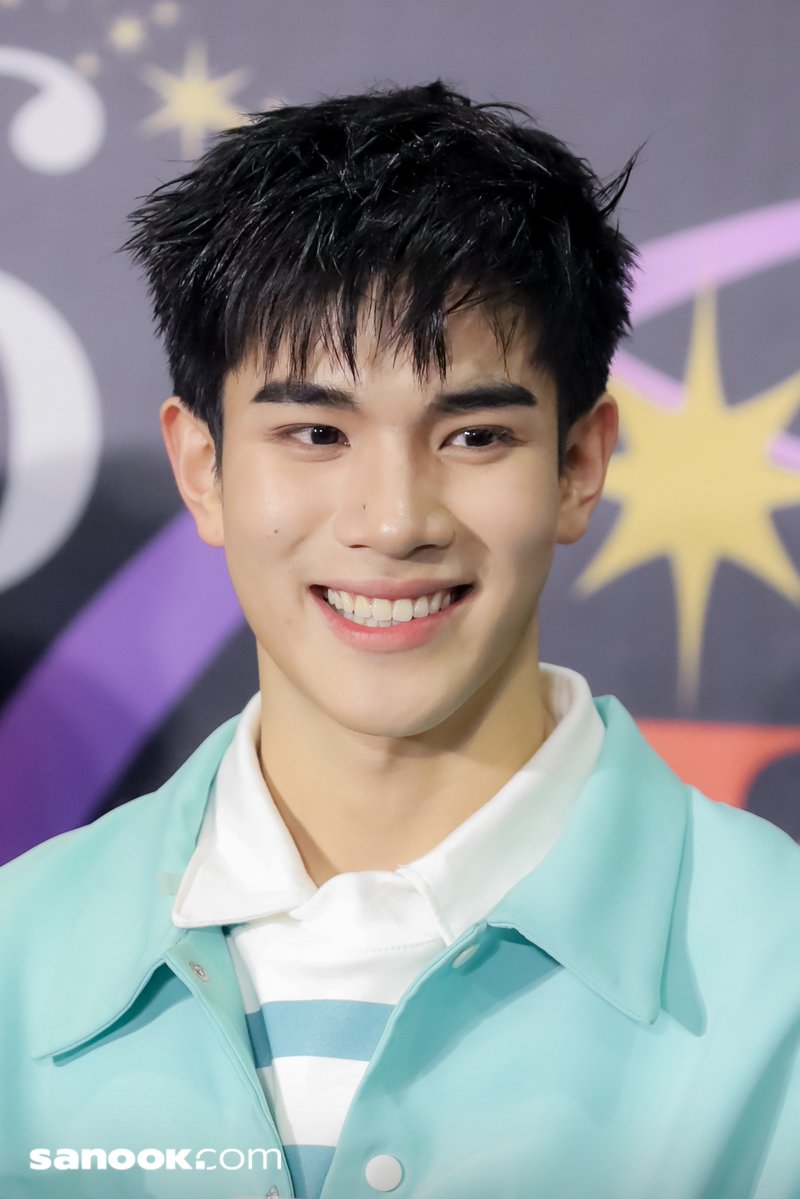 Sanook's tweet image. โฟร์ท ณัฐวรรธน์ โปรเจกต์ละครเวที Love of Siam รักแห่งสยาม ในงานแถลงข่าว “GMMTV 2026 MAGIC VIBES MAXIMIED”  

🔗tiktok.com/@sanook.com/vi… 

#รักแห่งสยามTheMusical
#Fourthnattawat
#GMMTV2026 #Sanook