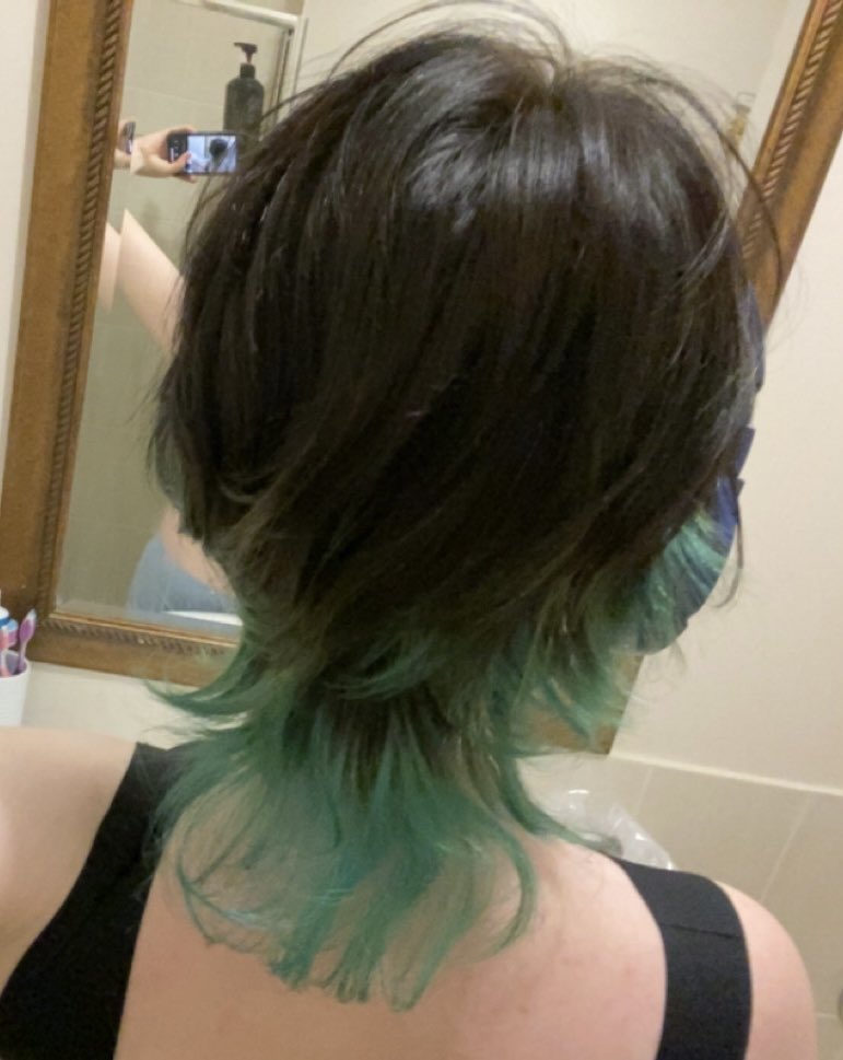 Ieatedthegrass1's tweet image. Why can&apos;t i capture my hairs cuntyness in a photo 💔

Hair (and eye ig) reveal