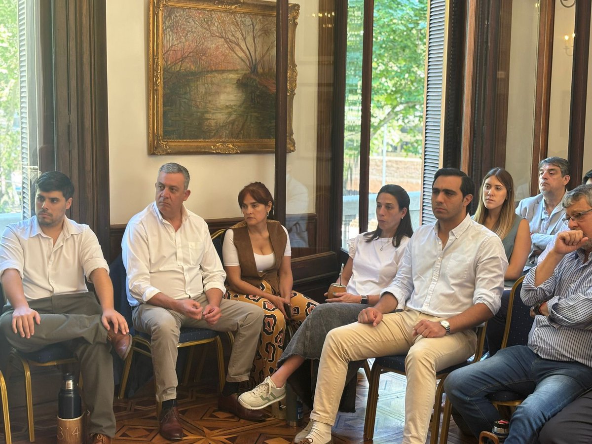 Porque cambiar Montevideo es urgente, hoy tuvimos la primera reunión de <a href="/DepMontevideoPN/">Departamental Montevideo PN</a> presidida por <a href="/MartinLemaUy/">Martin Lema</a>.