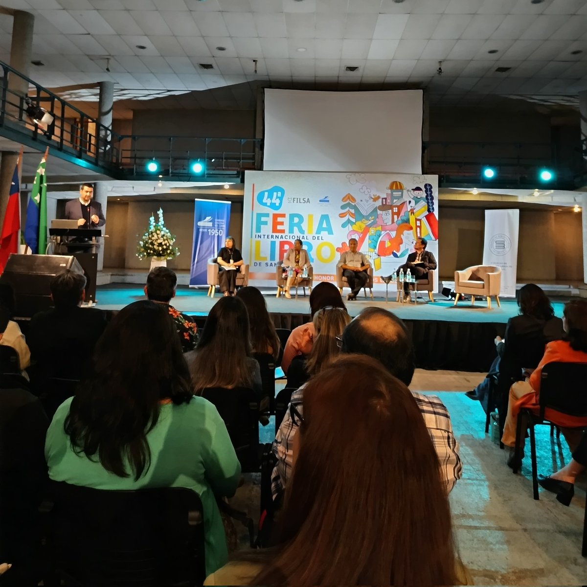 BibliotecasSNBP's tweet photo. Ahora en #Filsa, los proyectos Bibliotecas en centros de justicia juvenil y Bibliotecas en recintos penitenciarios del SNBP presentan en el seminario «Bibliotecas y bibliotecarios como mediadores de cultura, educación y desarrollo social inclusivo», del Colegio de Bibliotecarios https://t.co/CZQ8MO7zex