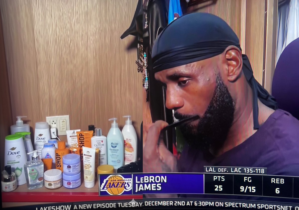 Why does LeBron need so many lotions and creams in his locker 😭😭
