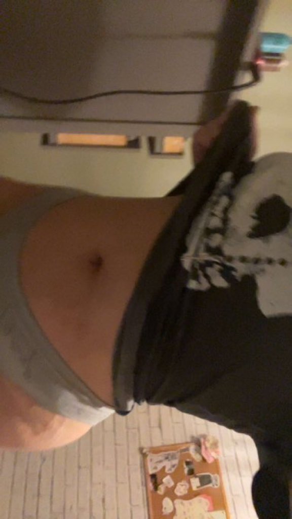 Rate my figure 1-10? #nsfwtwtًً #nsfwtwt #horny #whore #slut #curvy #bi #alt #gothgirl #needy