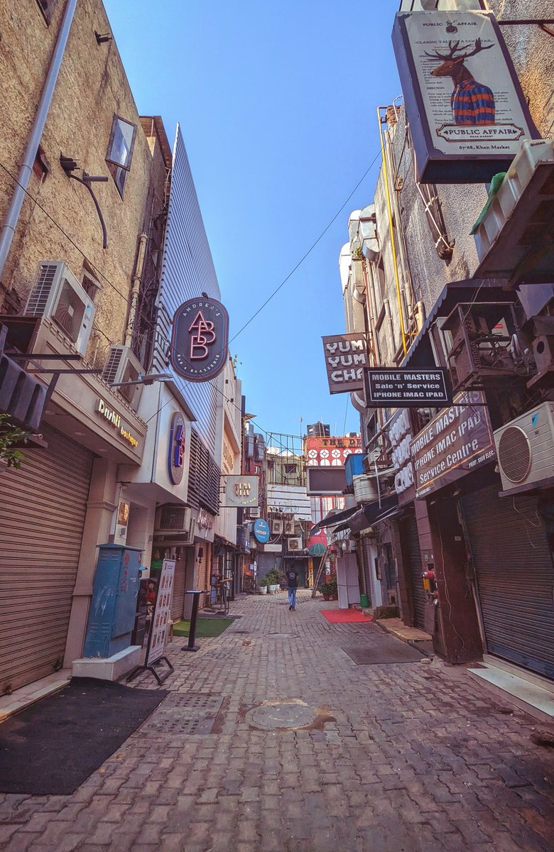 hariniv2505's tweet image. Khan Market is now India’s costliest retail street, officially on top. With CP and Galleria Market also booming, global and Indian brands are scrambling for space as rising urban wealth reshapes how India shops. 🛍️🔥

#KhanMarket #RetailTrends #IndiaShopping #ConnaughtPlace