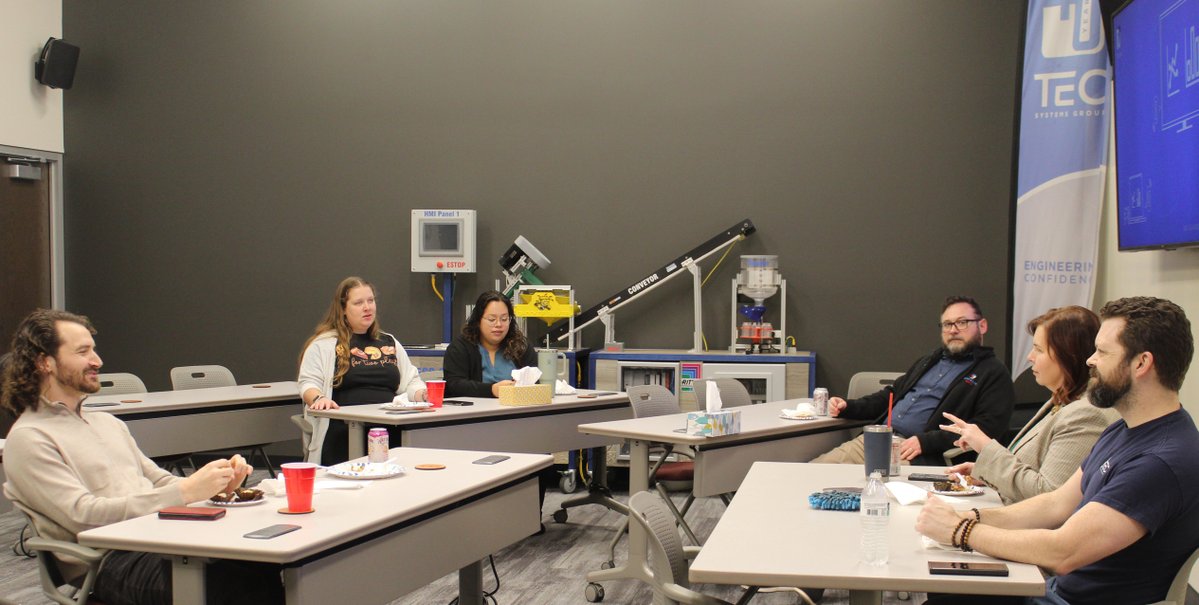 CDAnalysis's tweet image. Happy Thanksgiving! We&apos;re grateful for our clients &amp;amp; team making a difference! 🙌 
This year’s food drive for the @KansasFoodBank:
- 6,580 items donated
- 4,000 lbs of food collected
- 3,200+ meals for families in need ❤️
#EmpoweringDataSuccess #CommunityMatters #FoodDriveSuccess