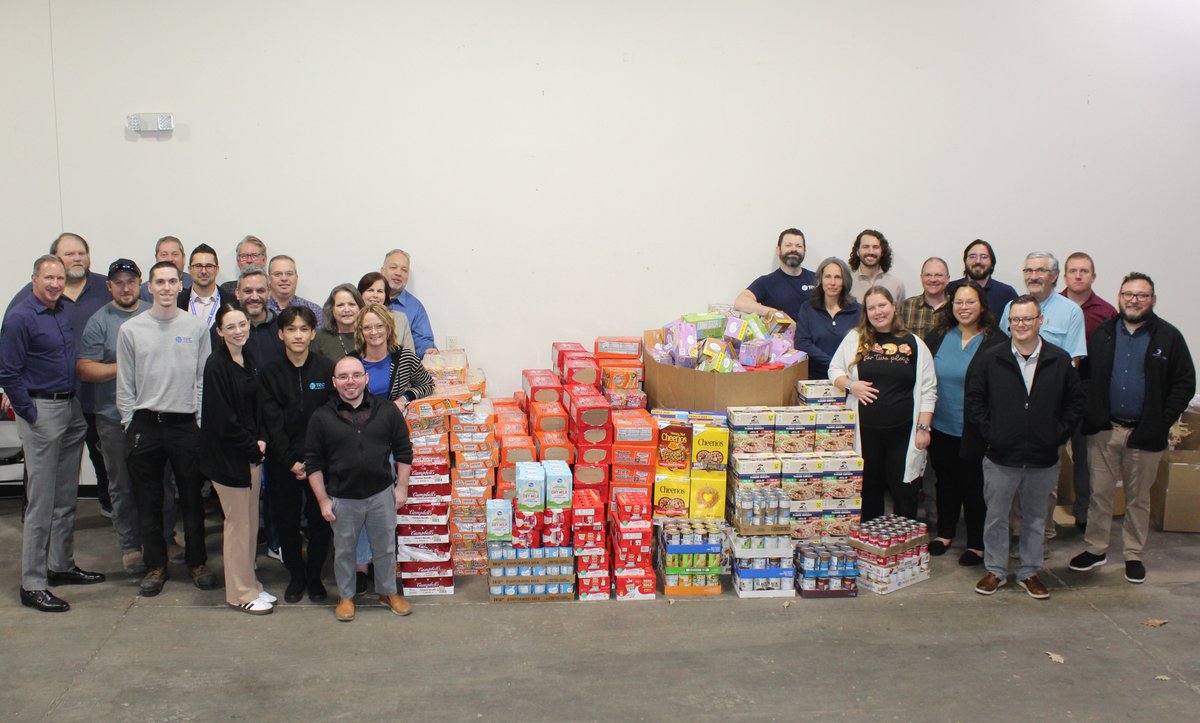 CDAnalysis's tweet image. Happy Thanksgiving! We&apos;re grateful for our clients &amp;amp; team making a difference! 🙌 
This year’s food drive for the @KansasFoodBank:
- 6,580 items donated
- 4,000 lbs of food collected
- 3,200+ meals for families in need ❤️
#EmpoweringDataSuccess #CommunityMatters #FoodDriveSuccess