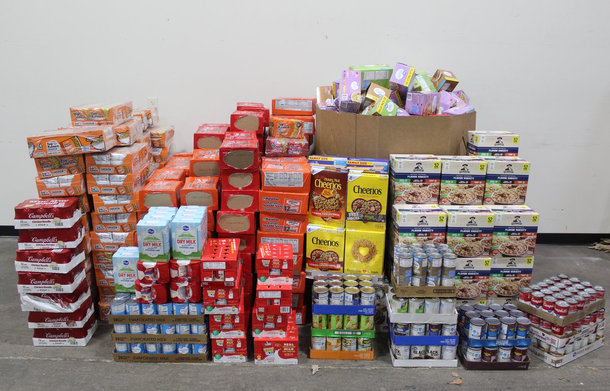 CDAnalysis's tweet image. Happy Thanksgiving! We&apos;re grateful for our clients &amp;amp; team making a difference! 🙌 
This year’s food drive for the @KansasFoodBank:
- 6,580 items donated
- 4,000 lbs of food collected
- 3,200+ meals for families in need ❤️
#EmpoweringDataSuccess #CommunityMatters #FoodDriveSuccess