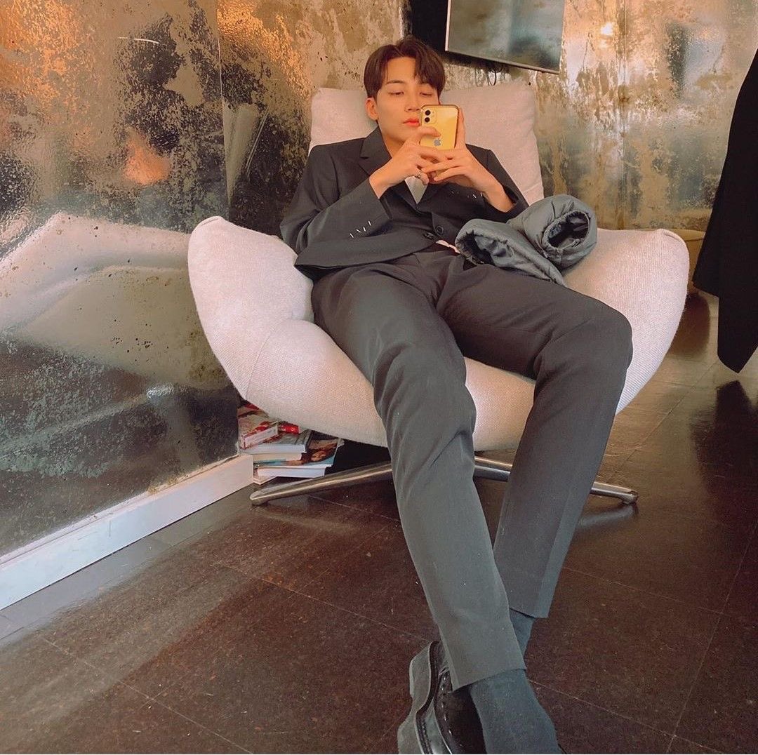 hanniekithes's tweet image. my seat