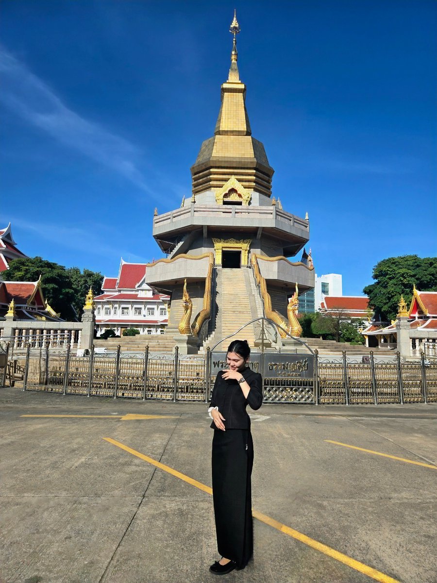 เข้าวัดแล้วร้อน(แดด)จังเลยฮะ #อุดร
