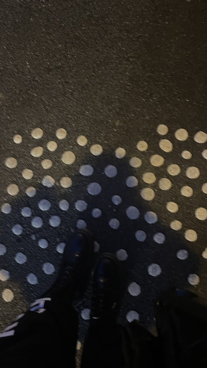 _xanarchia's tweet image. mais qui est le mâcheur de chewing-gums fou???