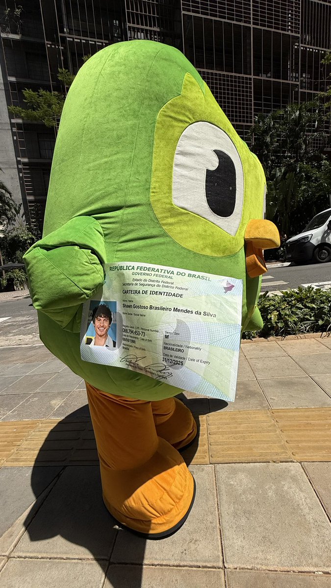 DuolingoBrasil's tweet image. @ShawnMendes tô te esperando pra te entregar uma coisa