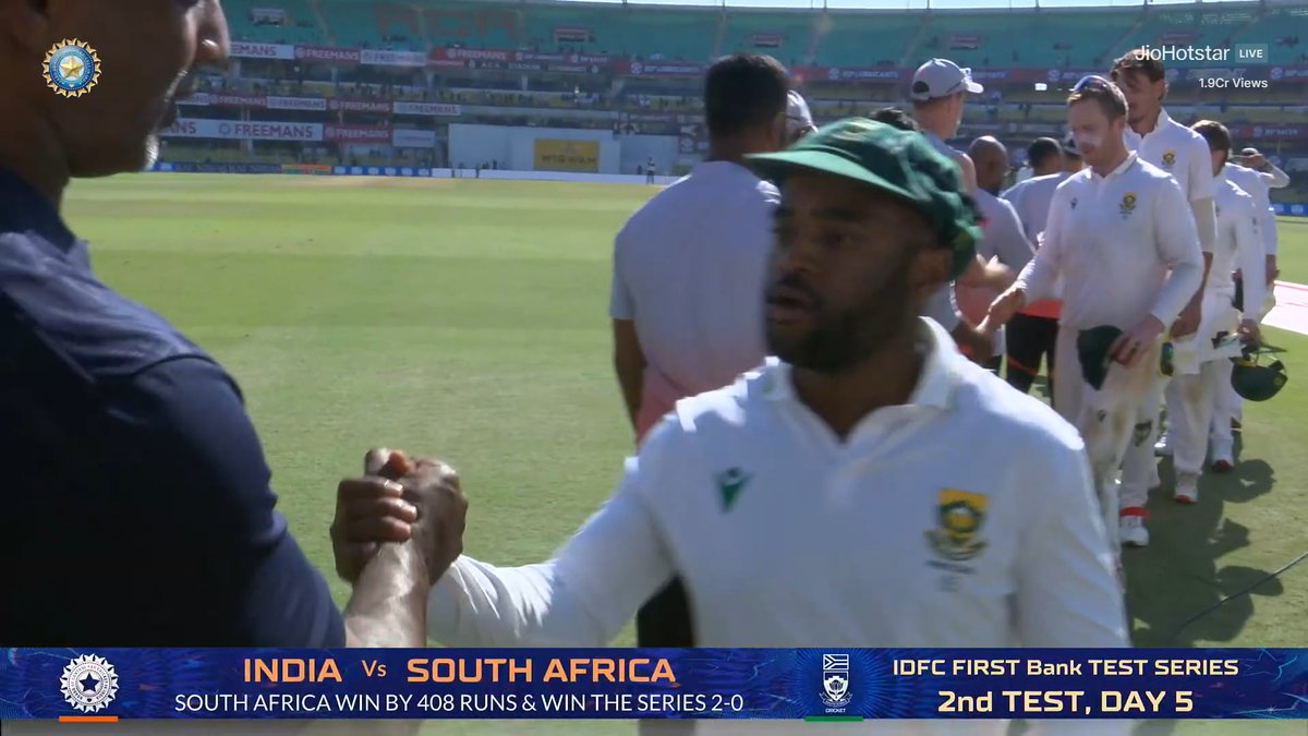 DhirajKumar___'s tweet image. Game defines the legacy, not the height.
Cricket never needed inches, it needed impact. 😄🔥
#IndvsSA @TembaBavuma