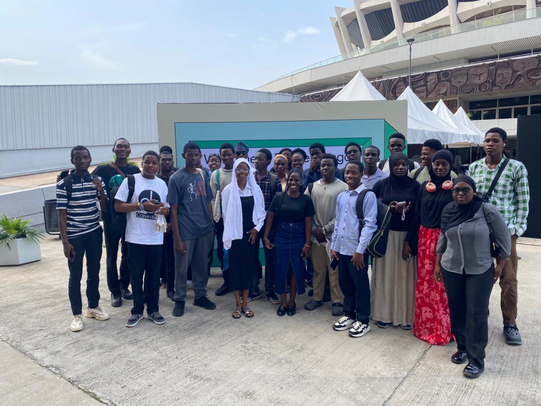 gdgoc_lasu's tweet image. Throwback to DevFest Lagos hosted by @gdglagos with the incredible GDG LASU community! 💙

Learning, collaboration, and pure energy, this is what we stand for.
Can’t wait for the next one! 🚀

#devfest #tech #Community